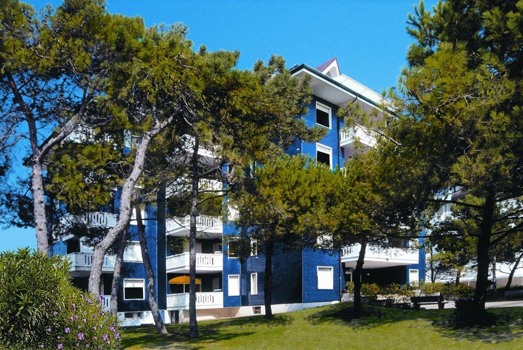 Apartment Blu Residence Lignano Sabbiadoro Exterior photo